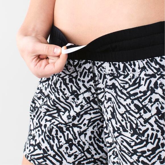 Lululemon Tracker Short III *4-way Stretch - Picture 13 of 16